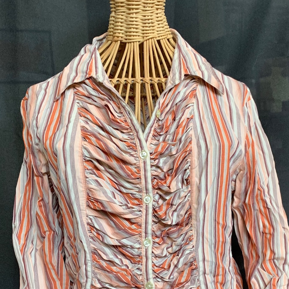 Buckle button down